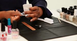 Профессиональный маникюр: какие инструменты и материалы понадобятся мастеру