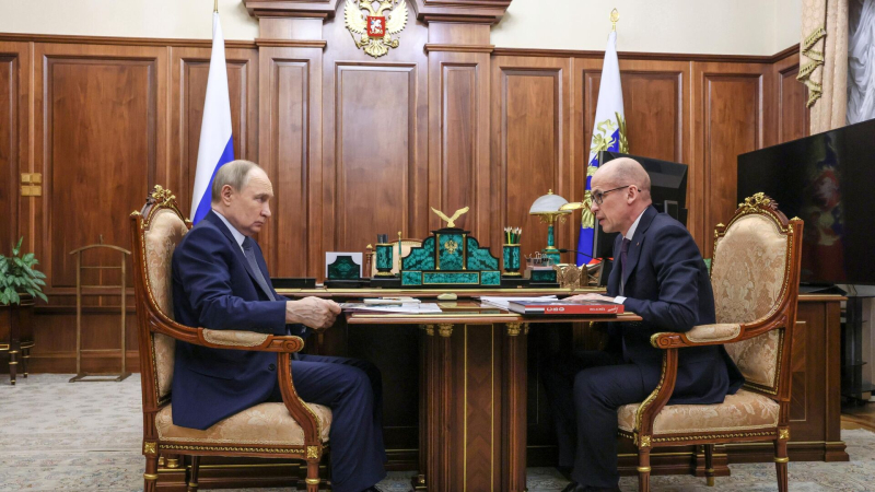 Бречалов пригласил Путина посетить суперсовременный центр единоборств