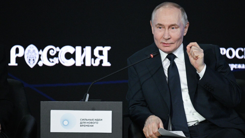 Путин потребовал не уничтожать лесопосадки ради строительства коттеджей