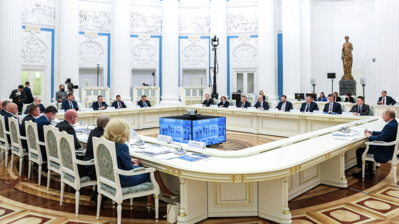 Путин: в новых регионах восстановлено и построено почти 23 тысячи объектов