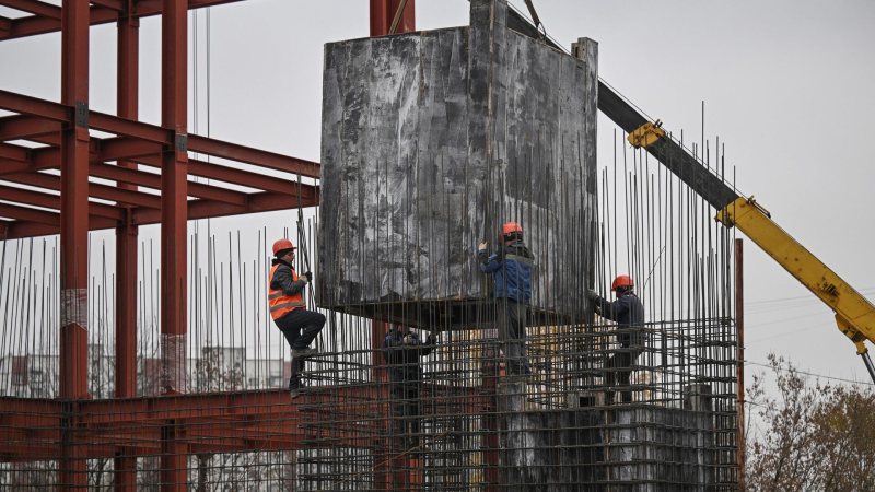 Зарплатные предложения в строительстве в России выросли на 22%