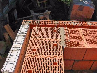 Дом из керамических блоков: плюсы и минусы строительства