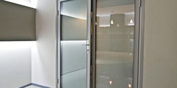 Межкомнатные алюминиевые двери