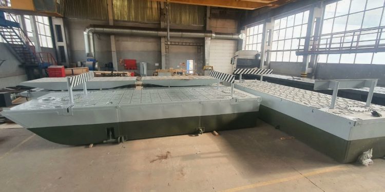 Как делают понтоны: обзор технологий и этапов производства