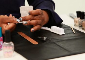 Профессиональный маникюр: какие инструменты и материалы понадобятся мастеру