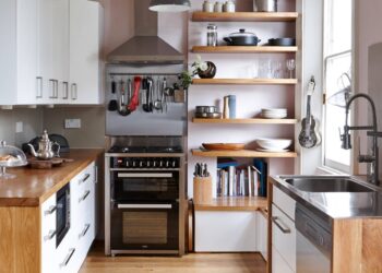 Как правильно обустроить маленькую кухню?