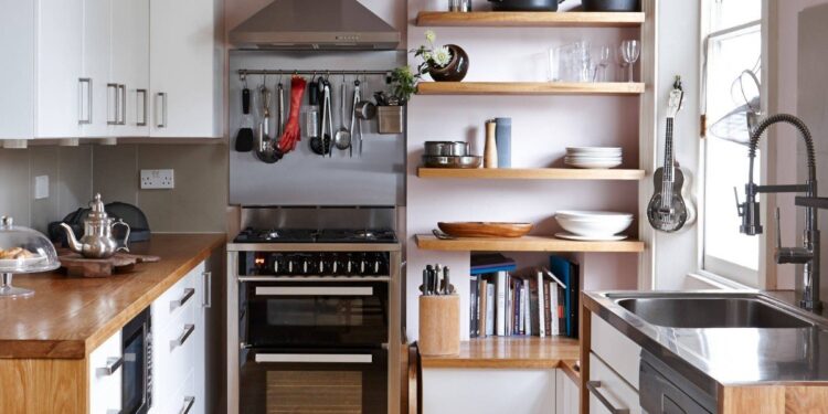 Как правильно обустроить маленькую кухню?