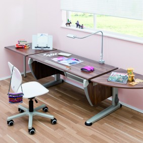 Лучшие столы для школьника 2020 года