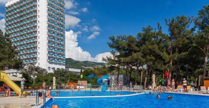 Отдых в отелях Геленджика: комфорт, развлечения и виды на море