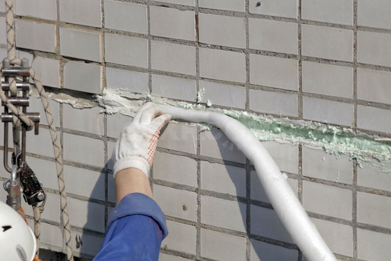 Технология ремонта межпанельных швов