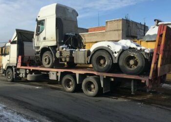 Грузовой эвакуатор: специализированное транспортное средство для перевозки и погрузки крупногабаритных грузов