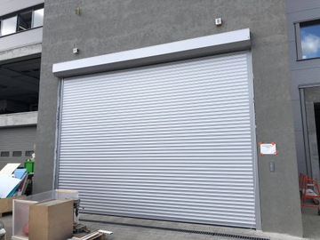 Что представляют собой рулонные ворота на гараж?