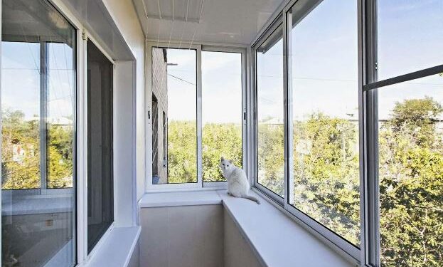 Остекление балконов: виды, преимущества и материалы