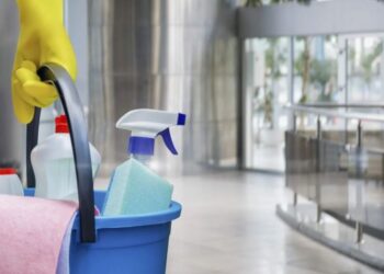 Профессиональная уборка помещений: преимущества и особенности