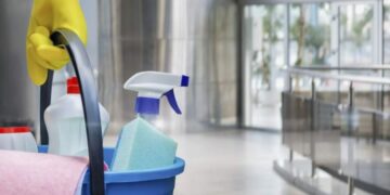 Профессиональная уборка помещений: преимущества и особенности