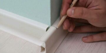 Выбор и установка плинтуса для линолеума: советы и рекомендации