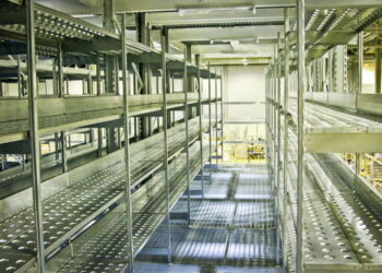 Металлические полки для склада