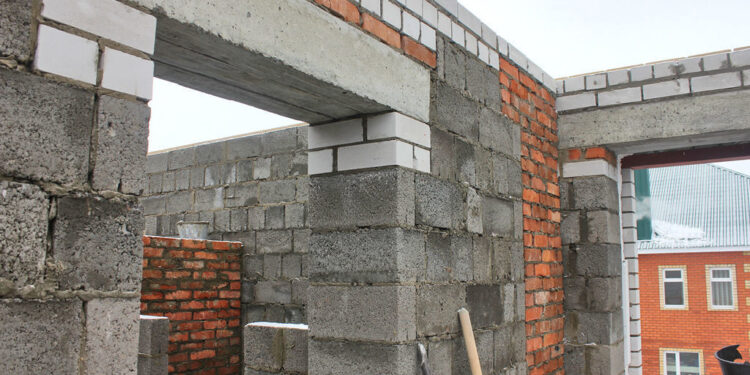 Перемычка бетонная: надежная опора для строительных конструкций