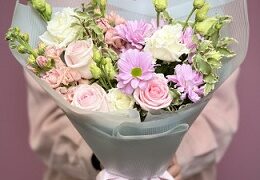 Почему женщины любят цветы?