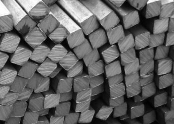 Нержавеющий квадрат: преимущества и применение