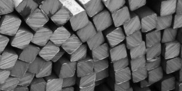 Нержавеющий квадрат: преимущества и применение