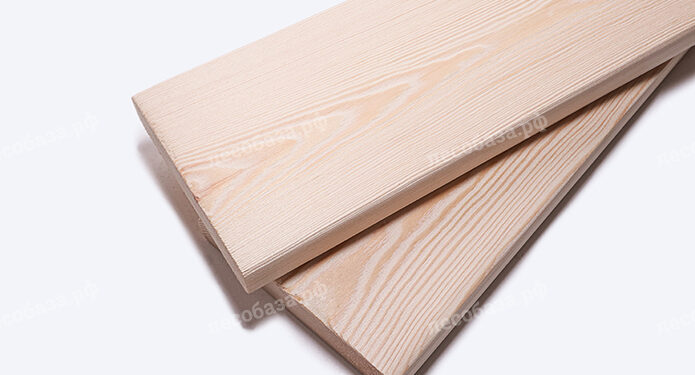 Крашеный планкен из сосны: преимущества и особенности использования