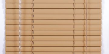 Деревянные жалюзи в интерьере