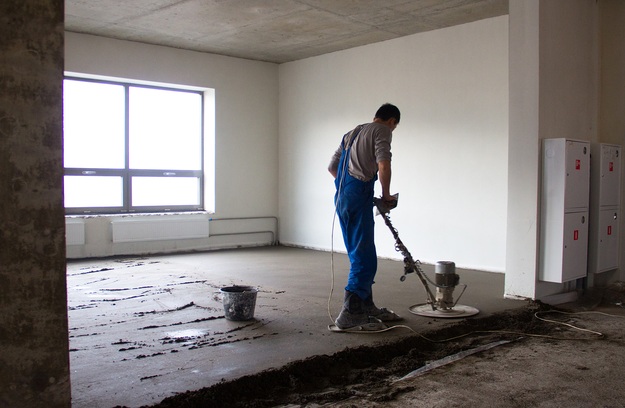 Стяжка пола: необходимая часть процесса ремонта помещения