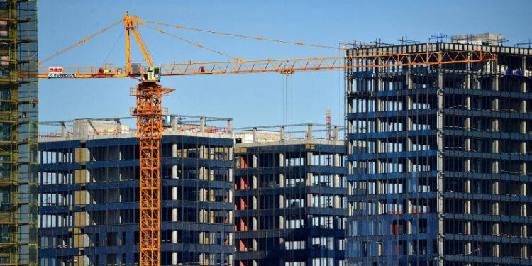 «Циан»: запуски новых проектов жилья в РФ сократятся на 40% к концу года