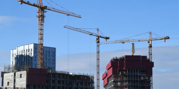 «Дом.РФ»: российские застройщики сократили выручку от продаж жилья на 16%