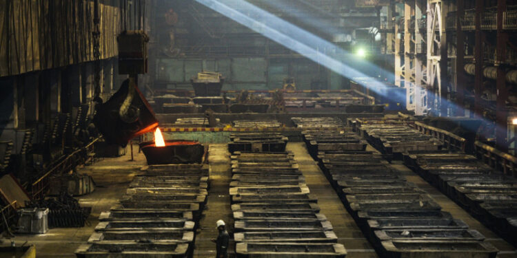 «Евраз»: в России снижается активность в стальном строительстве