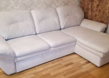 Когда требуется перетяжка углового дивана