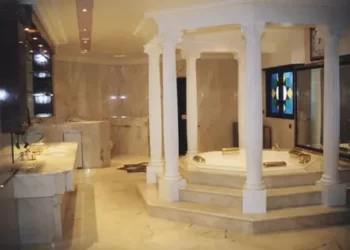 Монтаж колонны из искусственного камня