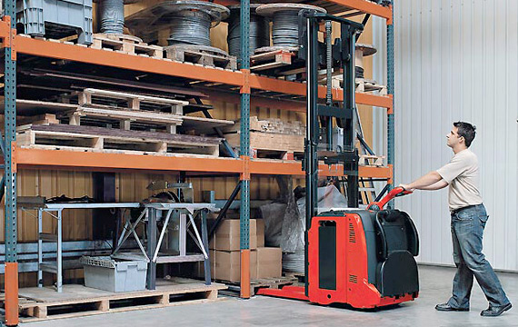 Использование штабелеров с электроподъемом для оптимизации логистических процессов