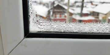 Как предотвратить появление конденсата на пластиковых окнах в своем доме