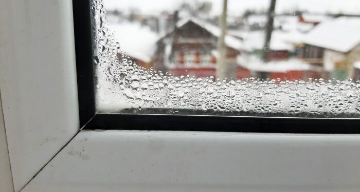 Как предотвратить появление конденсата на пластиковых окнах в своем доме