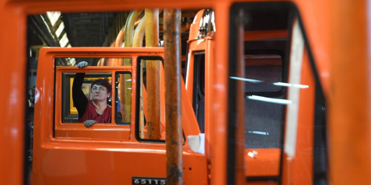 «Камаз» поставит более 400 единиц спецтехники для строительства ВСМ