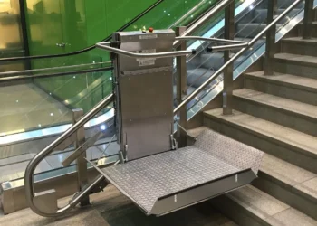 Наклонные подъемники для комфортного доступа инвалидов