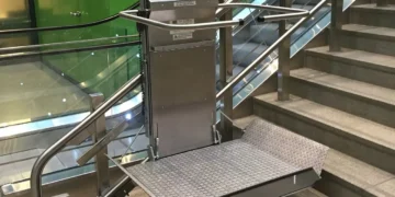 Наклонные подъемники для комфортного доступа инвалидов