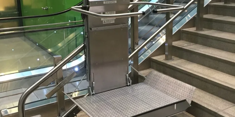 Наклонные подъемники для комфортного доступа инвалидов