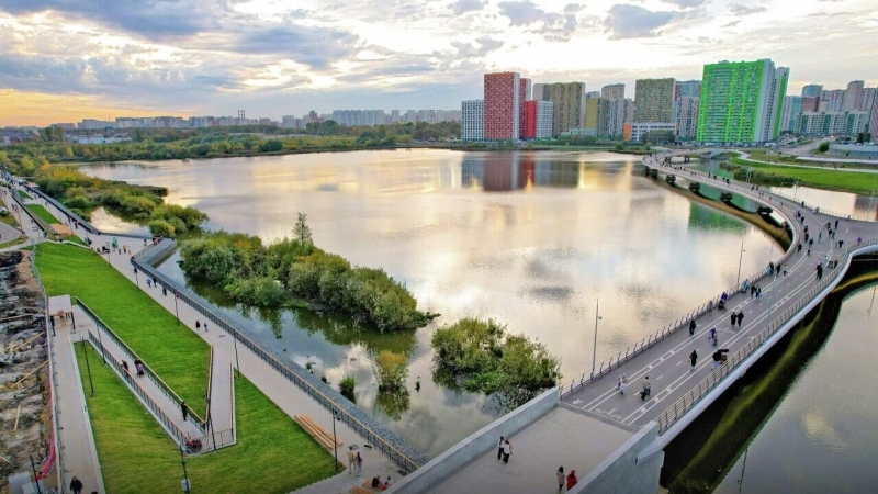 Новый пешеходный мост через Черное озеро связал Москву и Люберцы