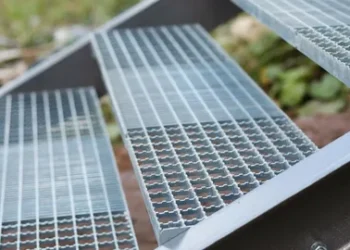 Профилированные решетки: особенности, применение и преимущества использования