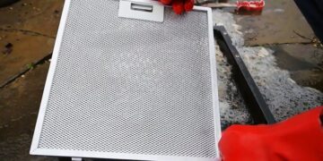 Скоростная очистка решетки вытяжки от жира за честные 15 минут