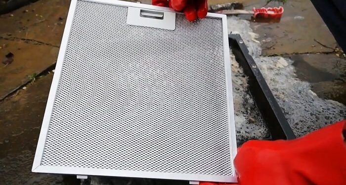 Скоростная очистка решетки вытяжки от жира за честные 15 минут