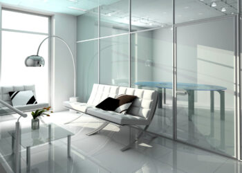 Стеклянные перегородки: виды, особенности и применение в интерьере