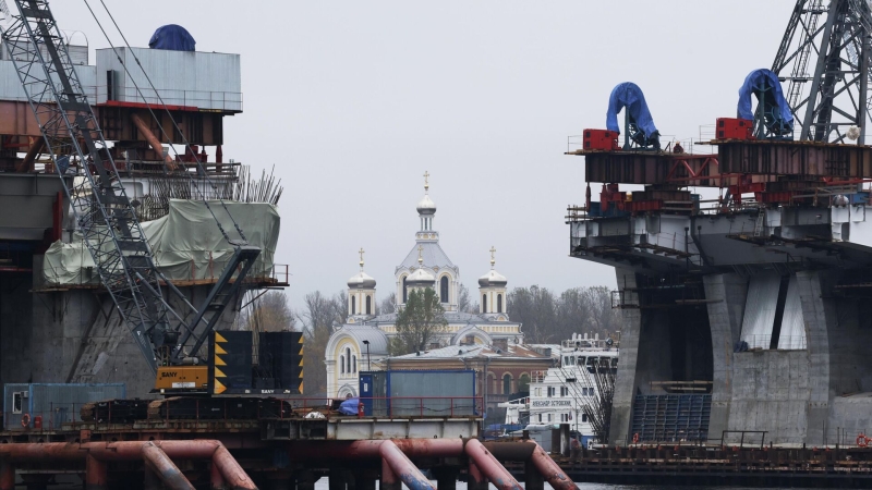 Строящийся разводной мост в Петербурге готовят к пропуску судов