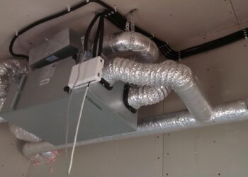 Установка эффективной приточно-вытяжной вентиляции: ключевые аспекты монтажа и рекомендации для обеспечения комфортного микроклимата в помещении