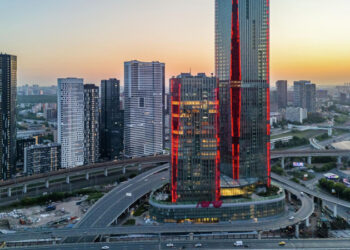 В «Москва-Сити» завершили строительство небоскреба iCity