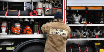 В Москве 15 рабочих находятся на верхних этажах загоревшегося дома