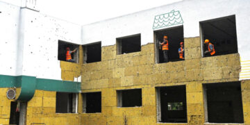 В новых регионах России восстановлено свыше 6 тысяч многоквартирных домов